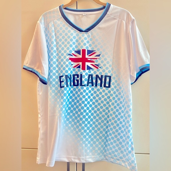 ENGLAND Football Soccer Jersey T Shirt – Red & White – Adult Size M– Fan Shirt - Picture 1 of 5